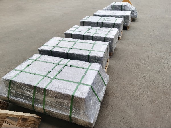 誰說女子不如男，隆實鋼材小姐姐霸氣獨立打包12噸模具鋼